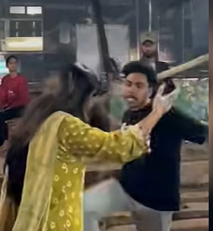 ঢাবিতে লাঠি হাতে নারীর দিকে তেড়ে আসার ভিডিও ভাইরাল, তদন্তে তিন সদস্যের কমিটি